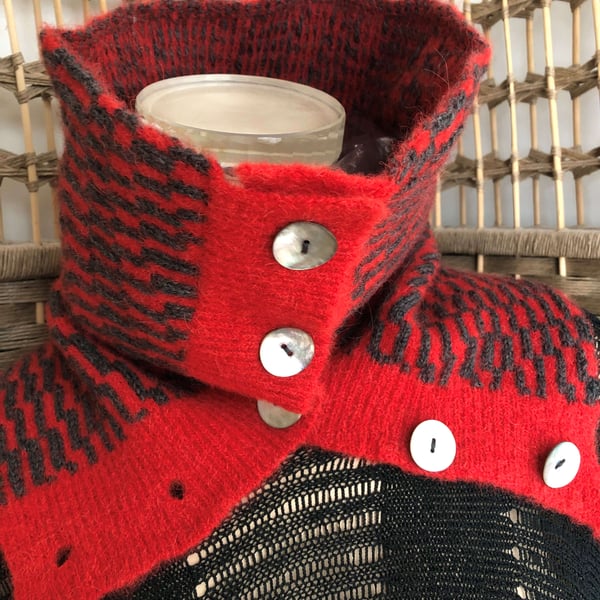 A Collar with striking 3D pattern in Alpaca and YAK yarns