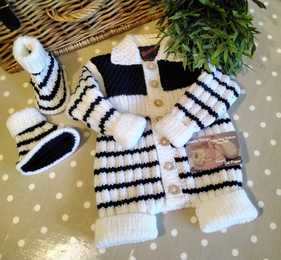 Cosy Navy Blue & White Baby Boy's Knitted Romper set 0-6 months size