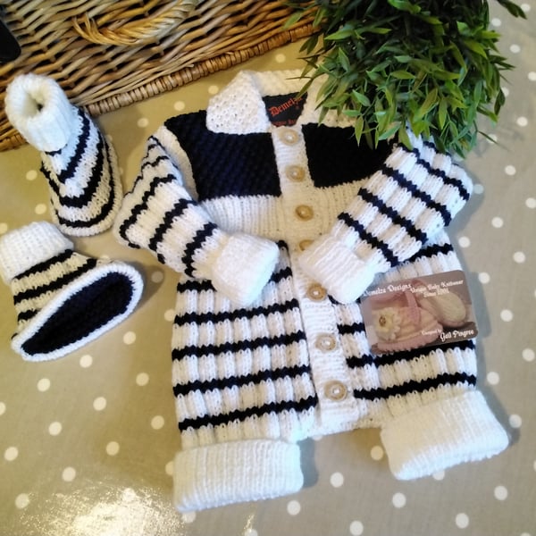 Cosy Navy Blue & White Baby Boy's Knitted Romper set 0-6 months size