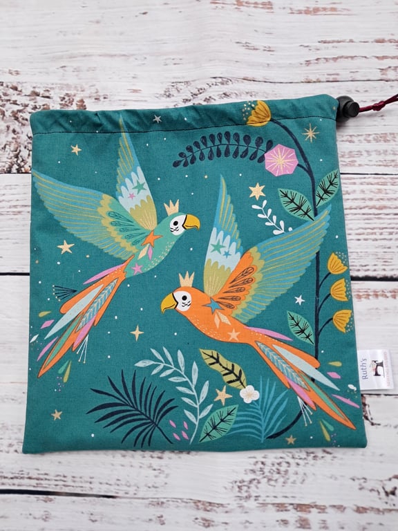 Exotic parrots drawstring bag
