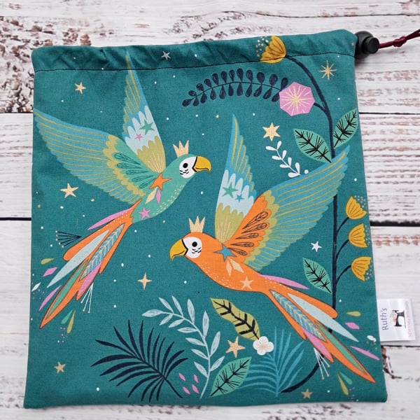 Exotic parrots drawstring bag