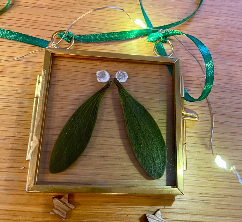 Xmas Decoration - vintage pressed Mistletoe Decoration