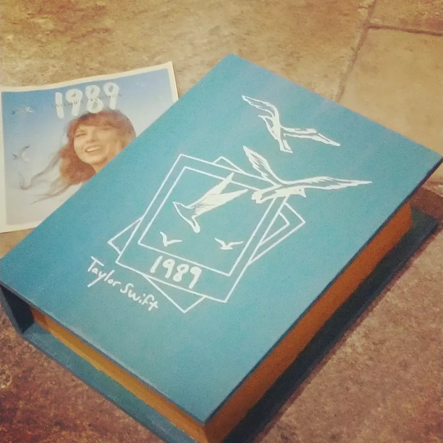 1989 Taylor Swift book box