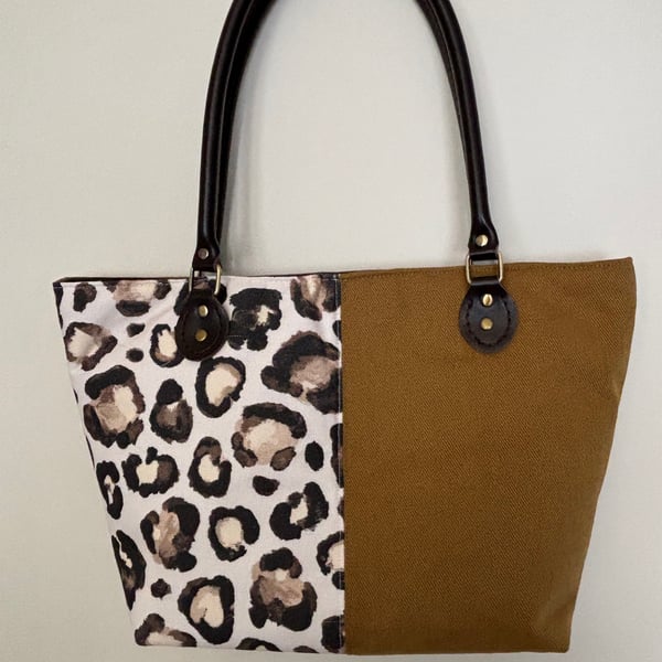 The Honey and Leopard structured shoulder bag