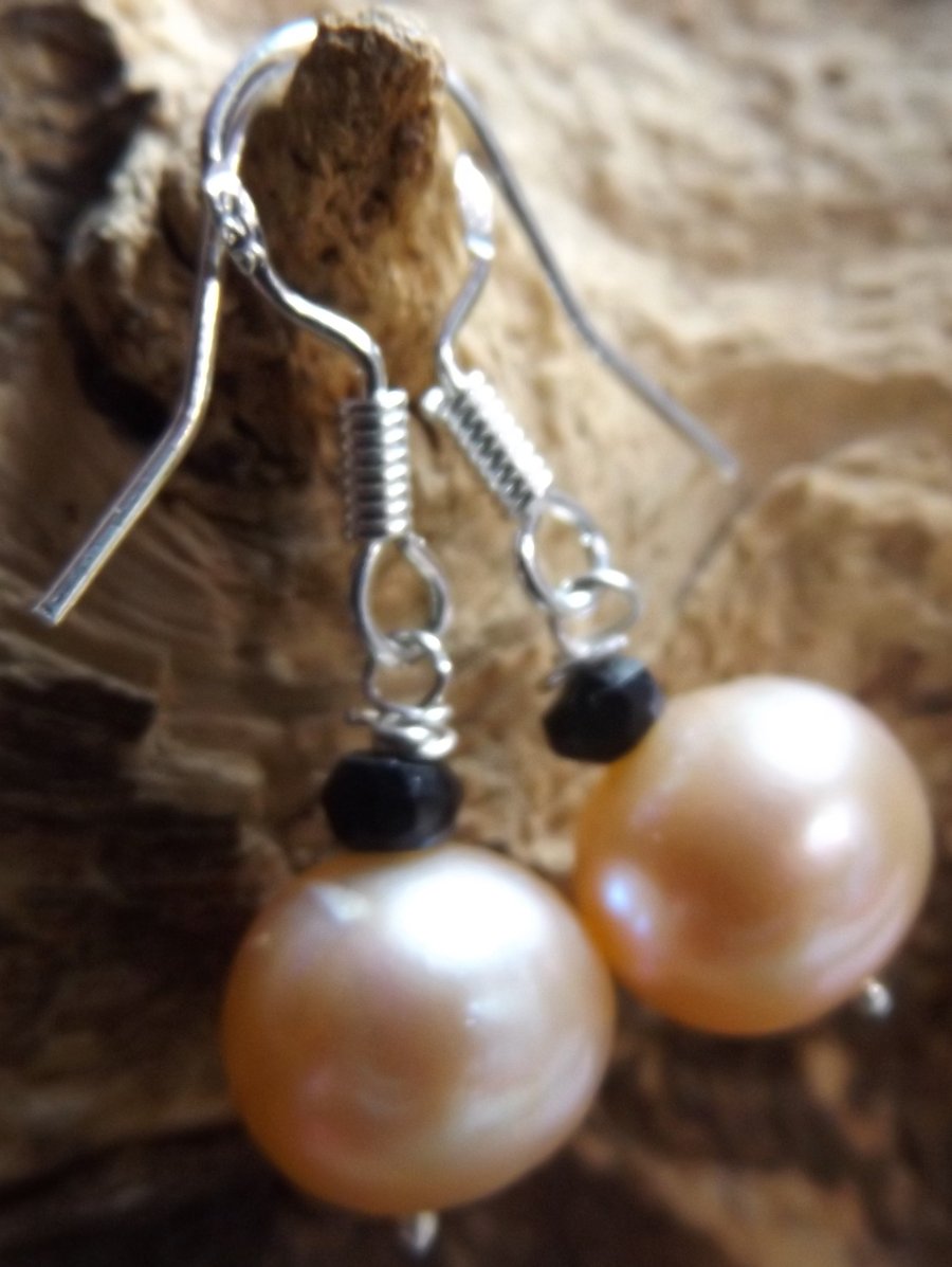 Sterling silver peach pearl earrings with black spinel