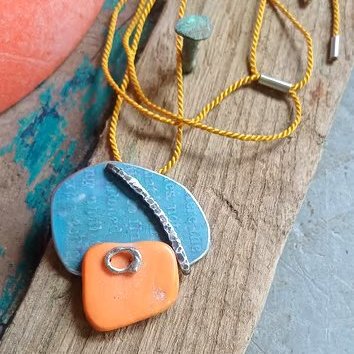 Rock pool segments pendant, anodized aluminium, silver and beach plastic.
