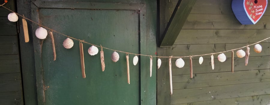 DRIFTWOOD & SEA SHELL GARLAND WALLHANGING.