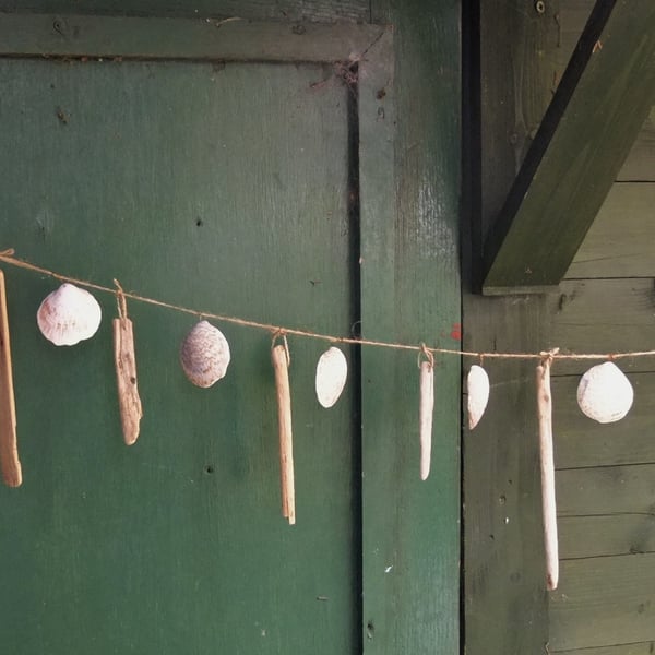 DRIFTWOOD & SEA SHELL GARLAND WALLHANGING.