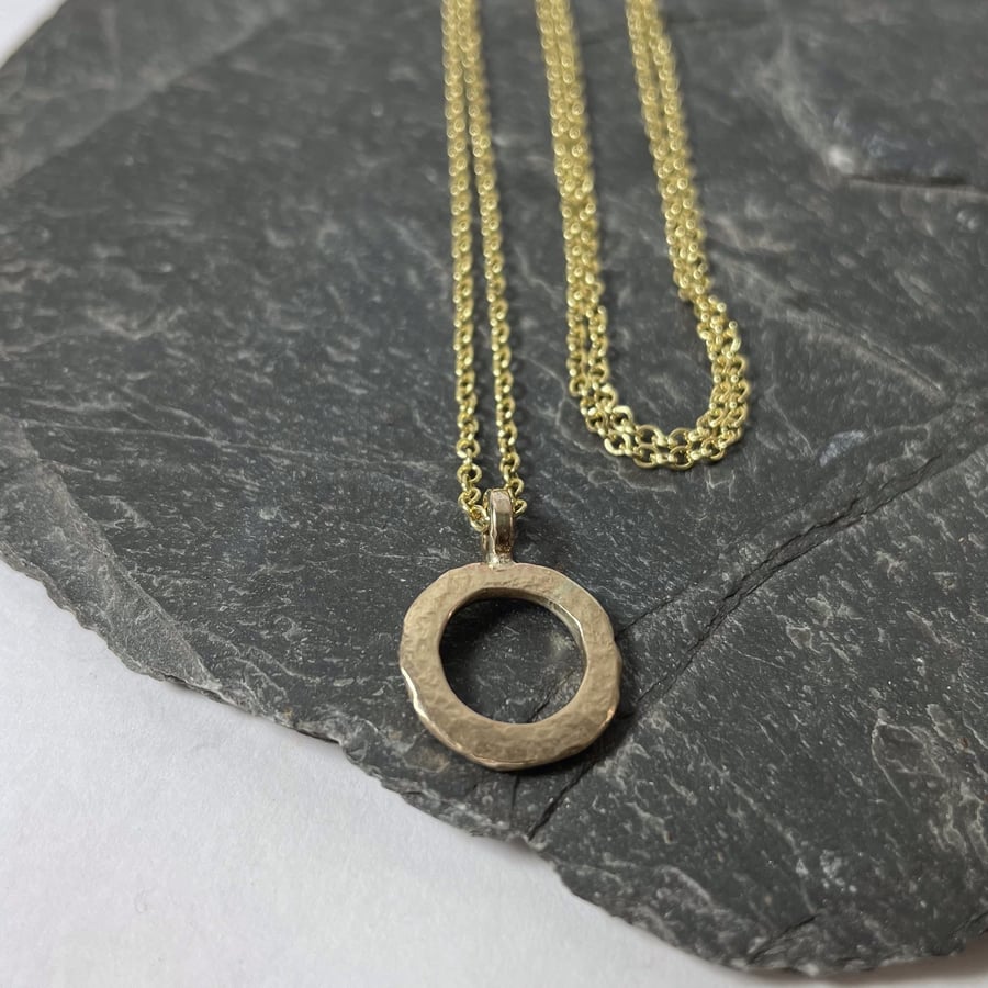Gold O pendant on 18 inch chain