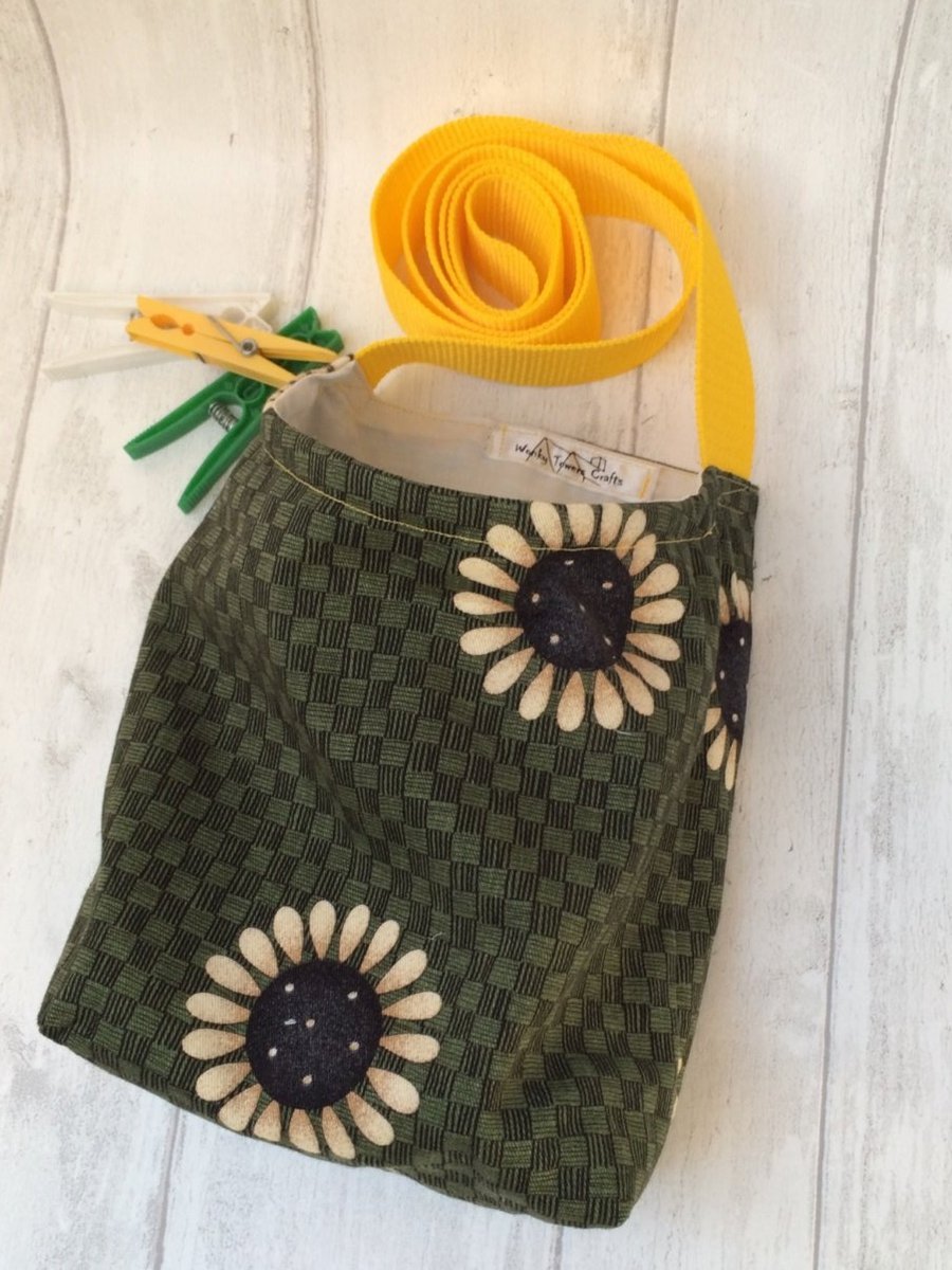 Shoulder strap peg bag for easy laundry hanging. Sunflower print