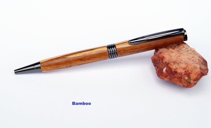 Comfort pen dressed in Bamboo