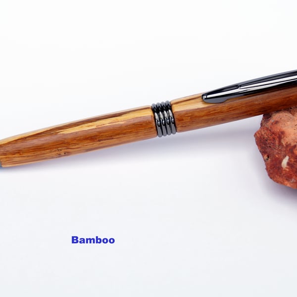 Comfort pen dressed in Bamboo