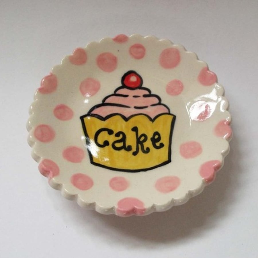 cute, pink spotty cupcake plate