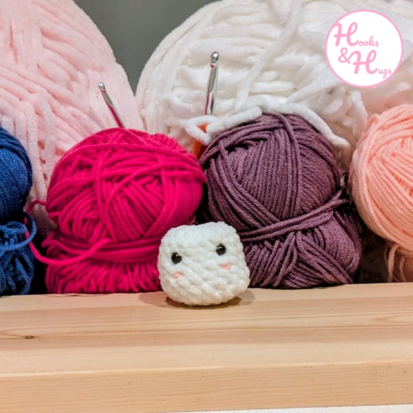 Tiny crochet marshmallow character - 3.5cm x 3.5cm 
