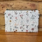 Flowers And Bees Print Quilted Fabric Organiser Pouch 