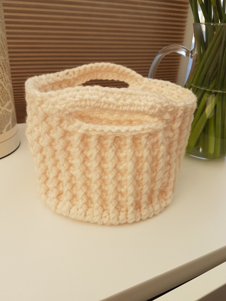 Cream ribbed crocheted basket