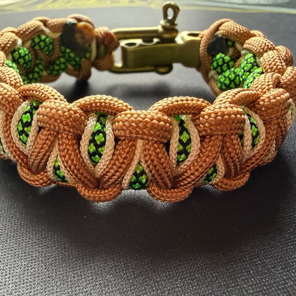 Adjustable paracord 550 survival brcelet to suit wrist size 19cm to 21cm