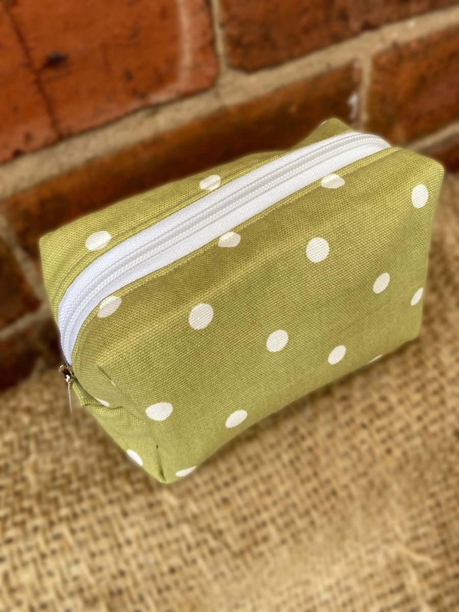 Pistachio Green Polka Dot Box Pouch