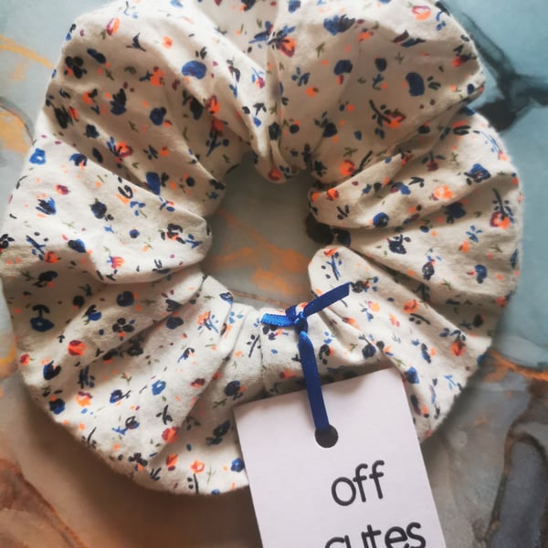 Tiny Flowers Scrunchie