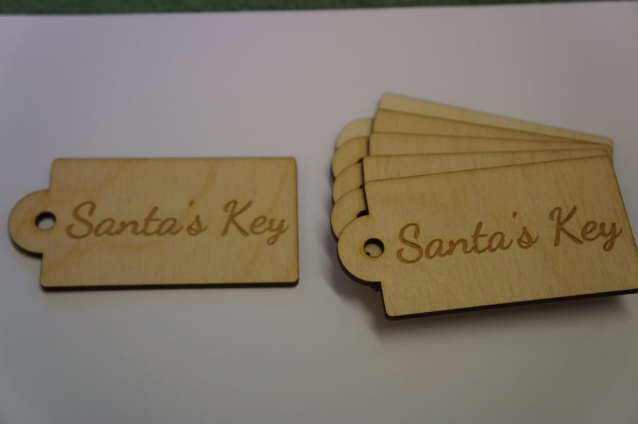 Birch Luggage Tag Rounded Santa s Key 4x8cm - 6 x Laser cut wooden