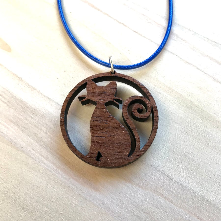 Walnut Cat pendant necklace 