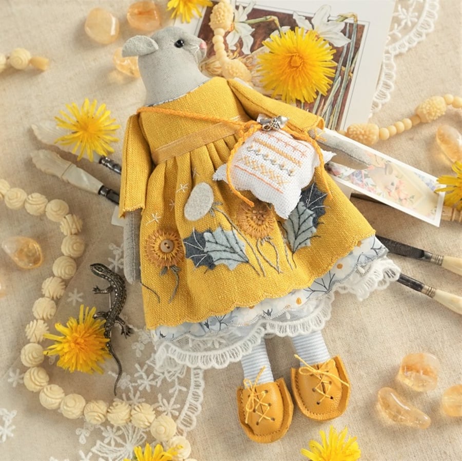 Dandelion, An Embroidered Summer Mouse