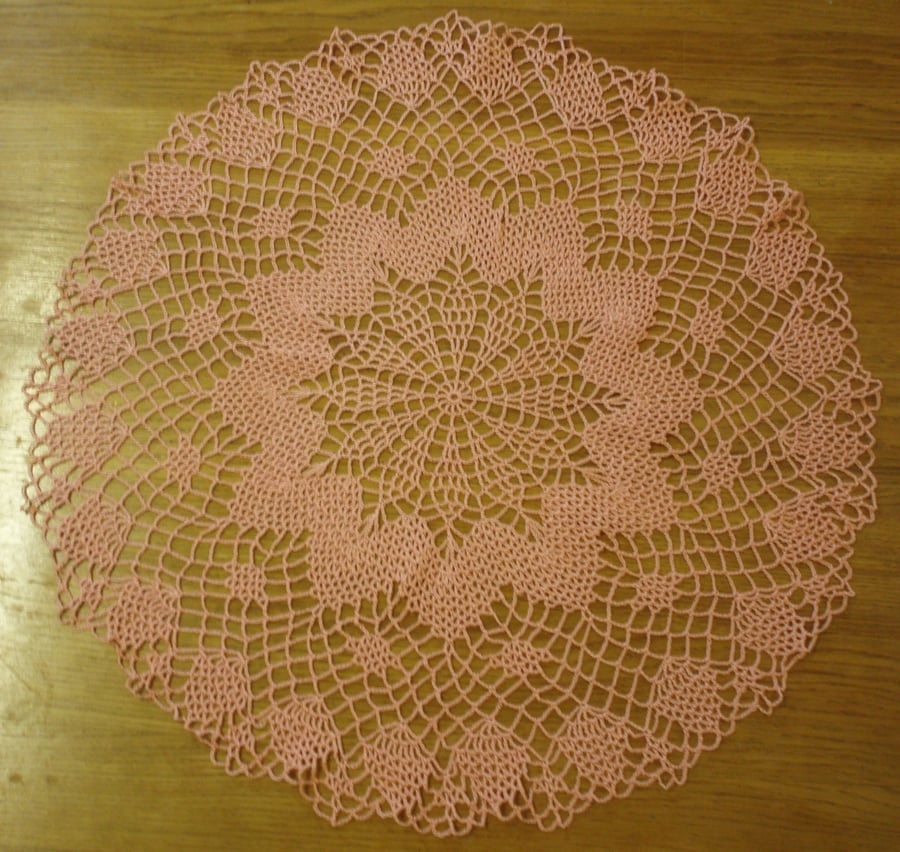 LARGE - 58cm - DARK PINK TABLE CENTREPIECE, MAT or DOILY - LOVELY PATTERN!
