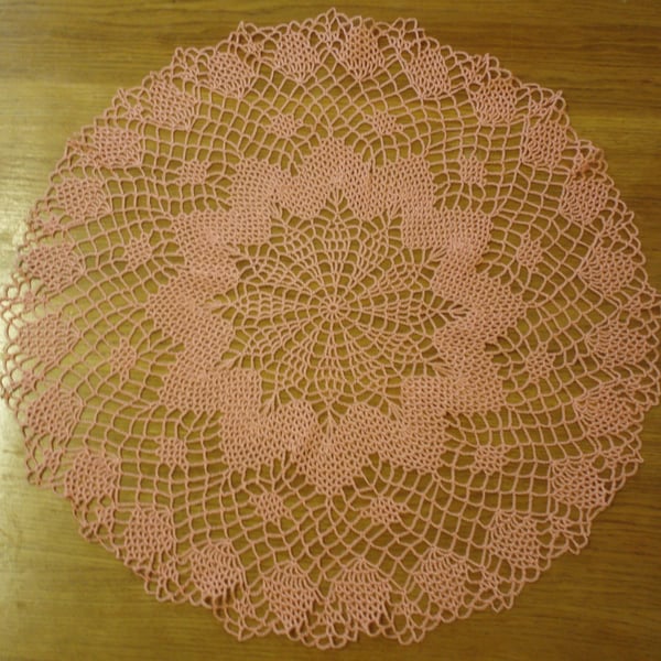 LARGE - 58cm - DARK PINK TABLE CENTREPIECE, MAT or DOILY - LOVELY PATTERN!