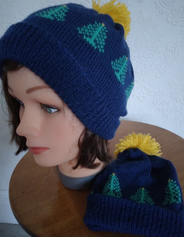 Christmas hat with Christmas tree motifs, Adult or child. Wool