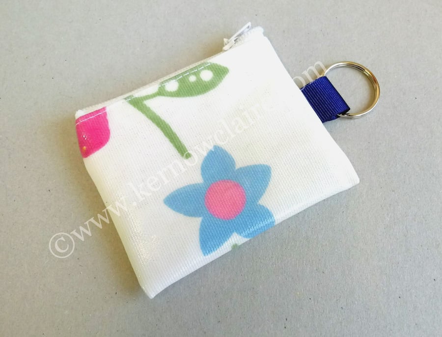 Mini coin purse in white with flowers, key ring