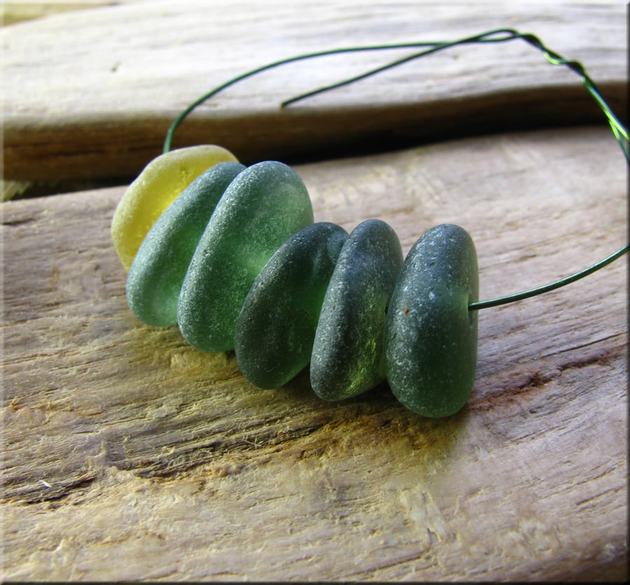 6 Natural sea glass beads, middle drilled, supplies (16)