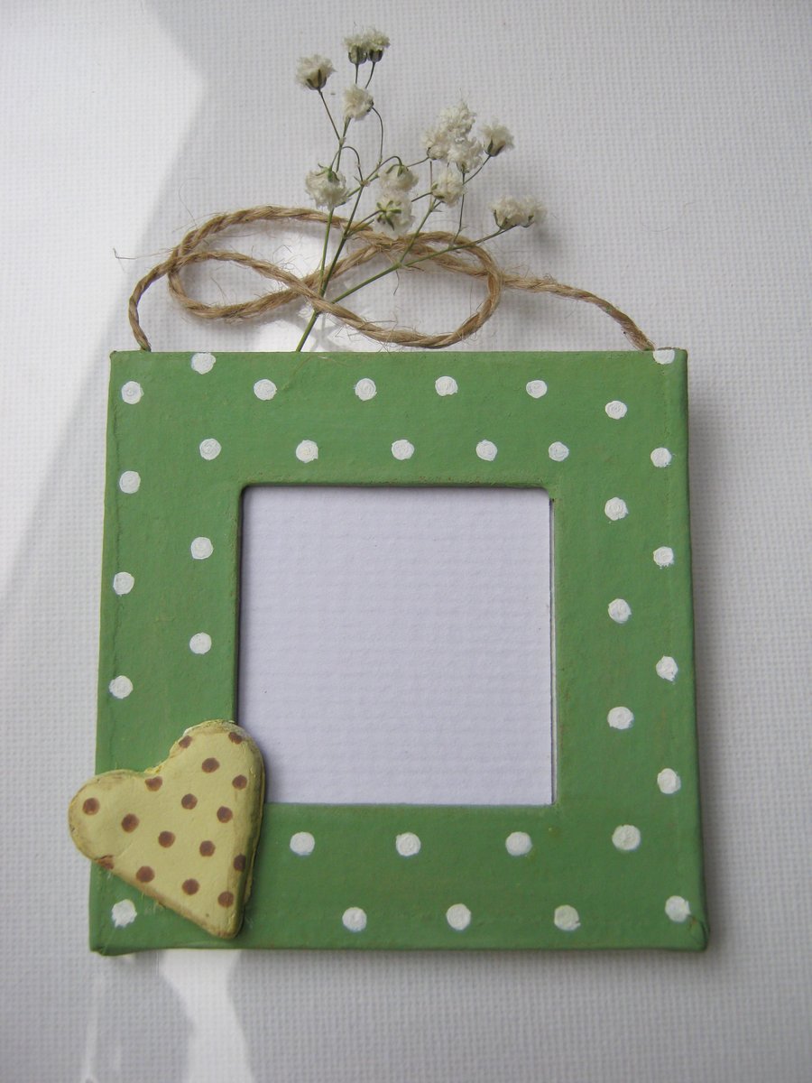 Miniature hanging frame