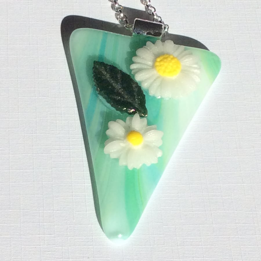 Fused glass flower pendant (0607)