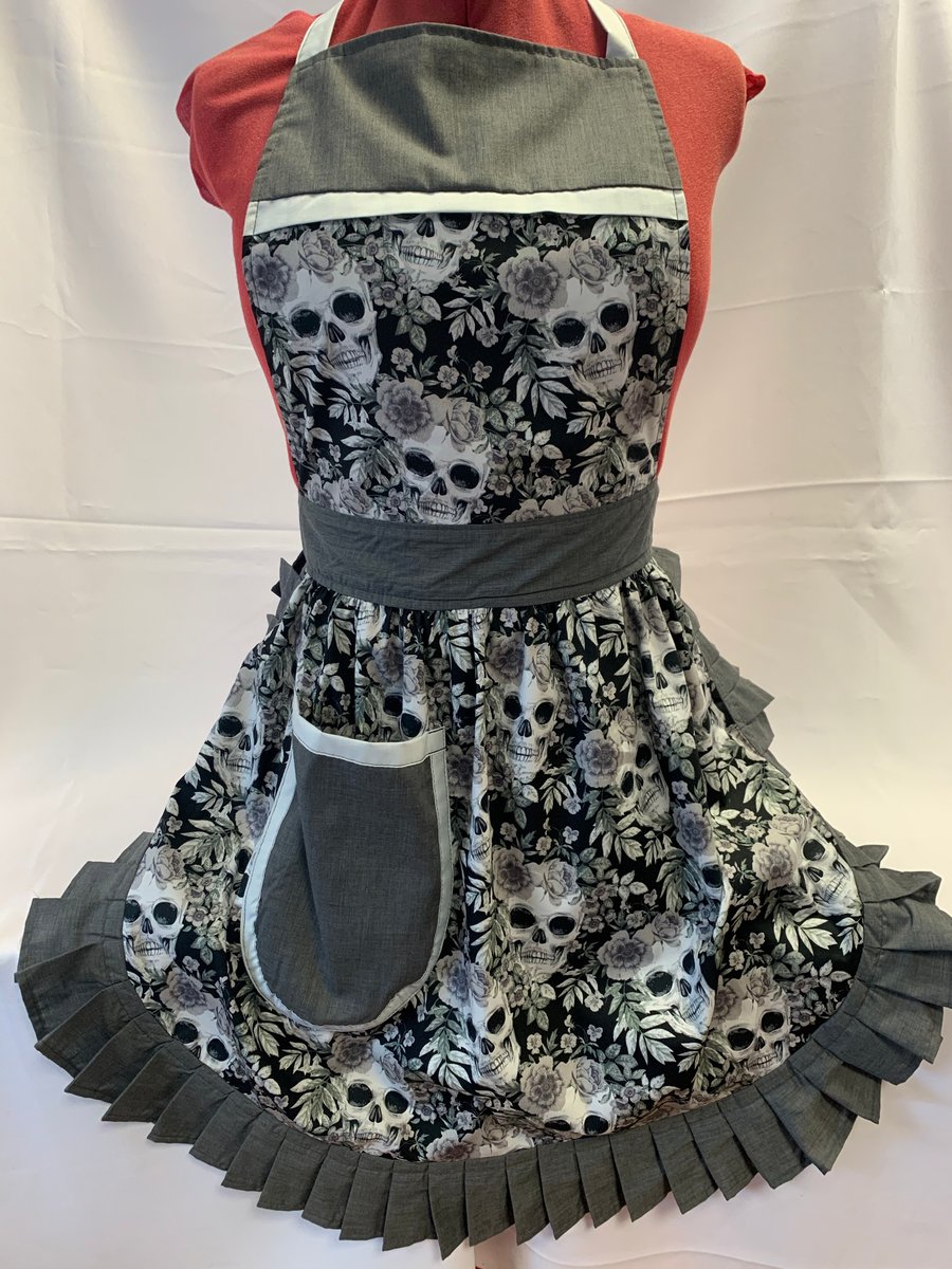 Vintage 50s Style Full Apron - Skulls & Roses on Grey with Grey Trim