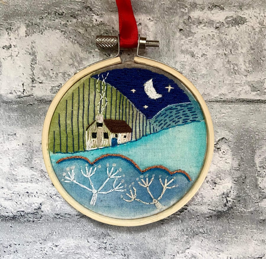 Embroidery hand sewn in bamboo display hoop cosy cottage 3 inch