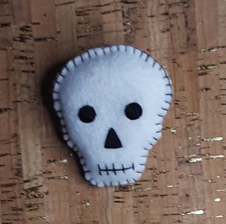Skull, White Felt Brooch Large.