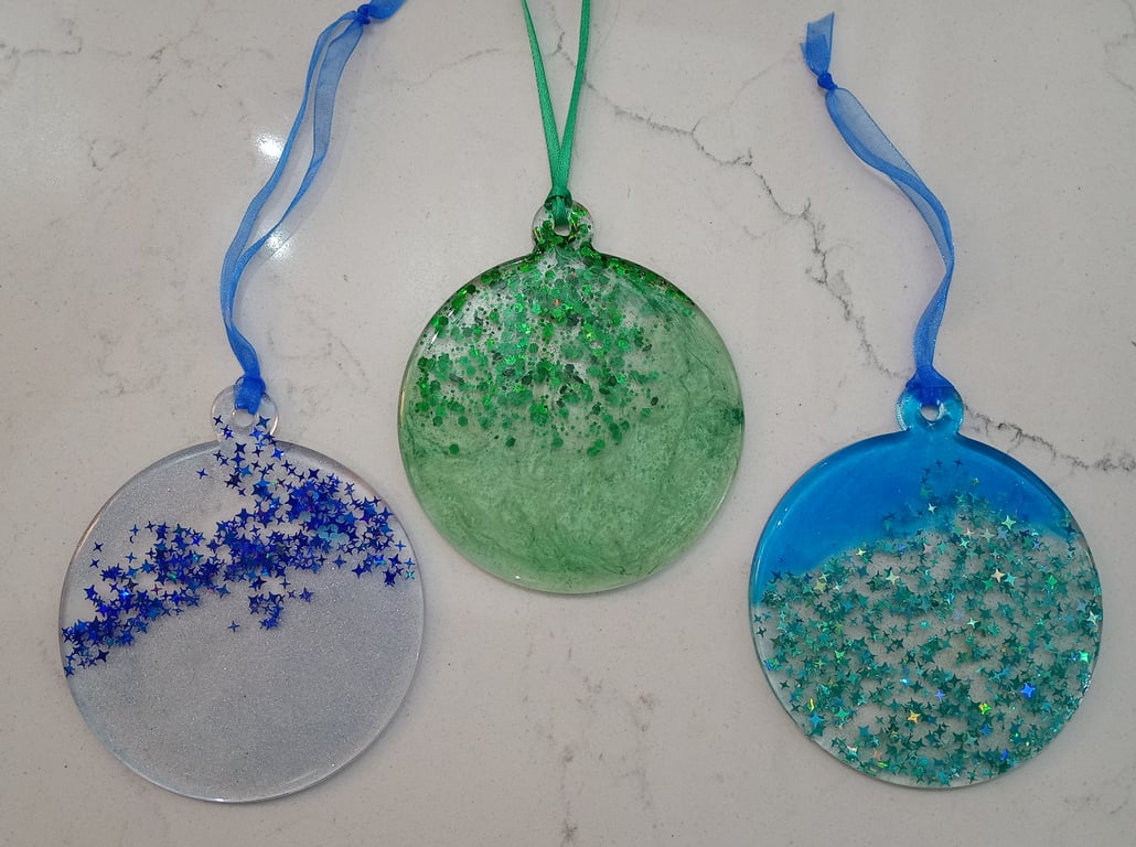 Resin bauble decoration
