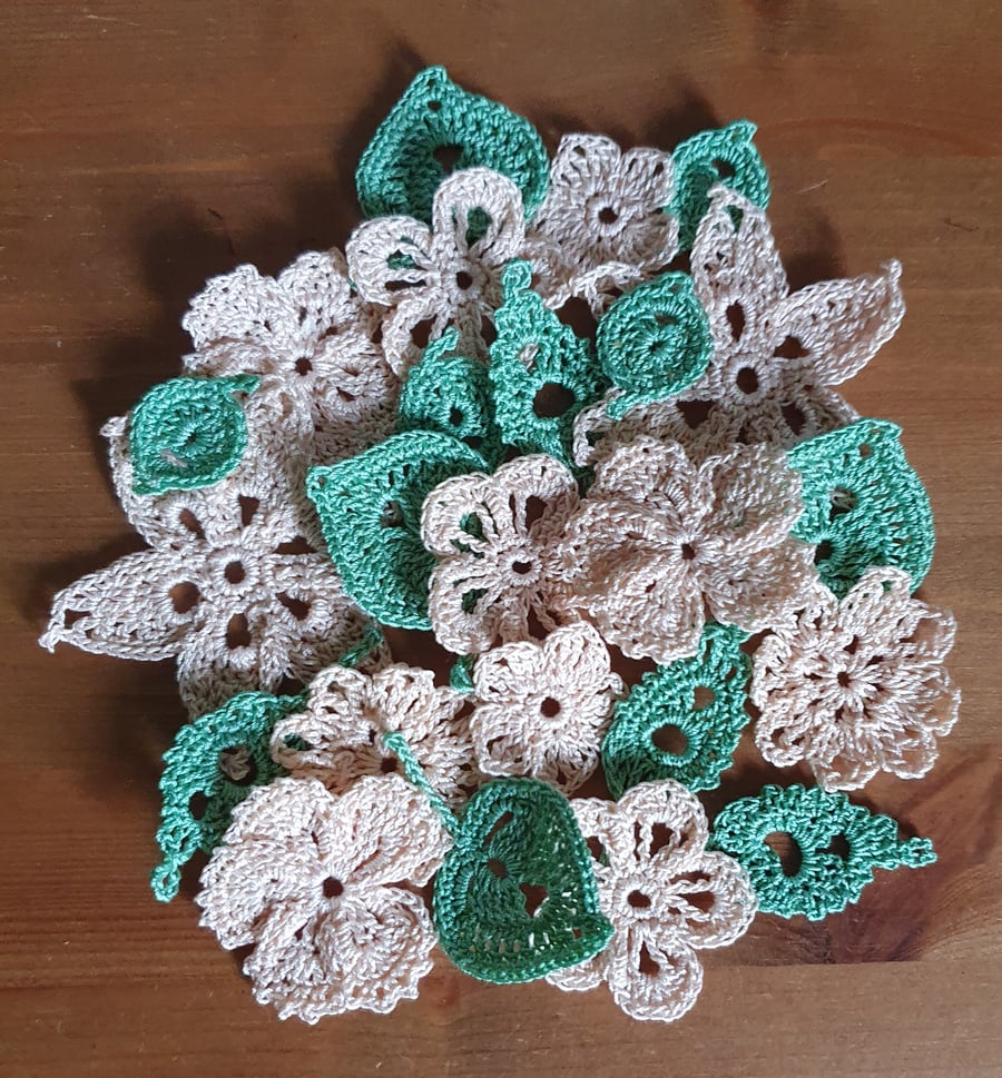 PACK of 24 FLOWER & LEAF EMBELLISHMENTS - CREAM & GREEN - CARDMAKING, SCRAPBOOKS
