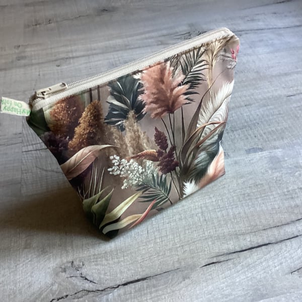 Makeup bag, toiletries bag, botanical bag, zipper bag.