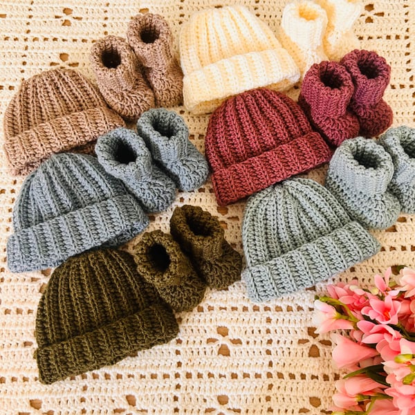 Cosy Baby Hat & Booties set 0-3 months