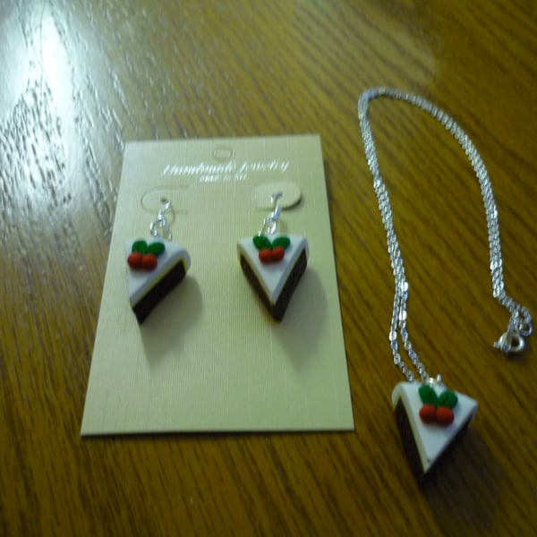 Christmas cake pendant and ear-ring set.