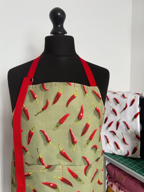 Red Chilli Apron, Spicy Kitchen Apron, Chilli Pepper Print Chef Apron