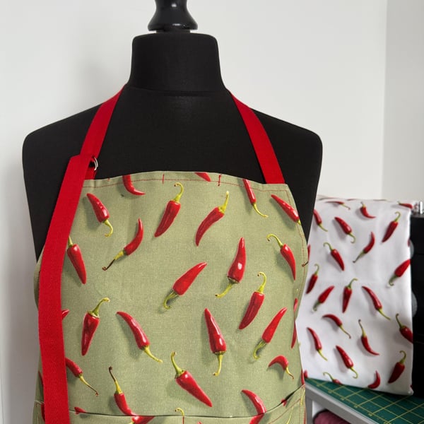 Red Chilli Apron, Spicy Kitchen Apron, Chilli Pepper Print Chef Apron