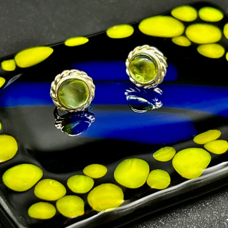 Sterling silver(925) with peridot cabochon
