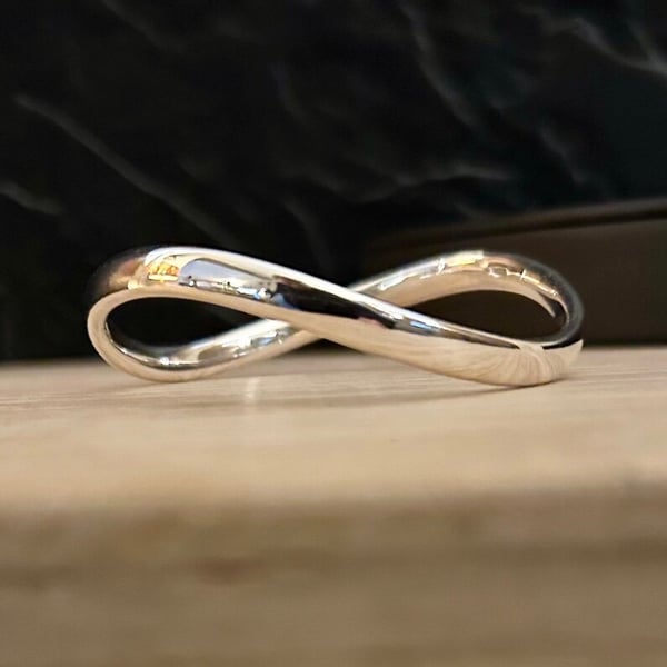 "Endlessly" - Sterling Silver Eternity Bangle - Made to any size - 6x3mm - 31g