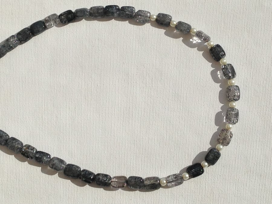 Black crackled quartz and pearl necklace 