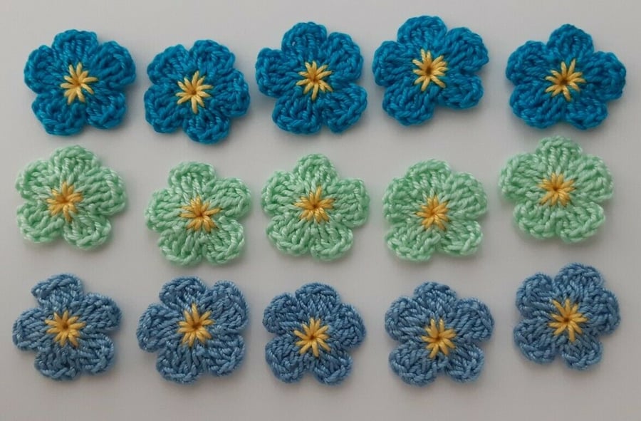 15 Blue Forget me not Crochet Flowers - Crafts - Embellishments