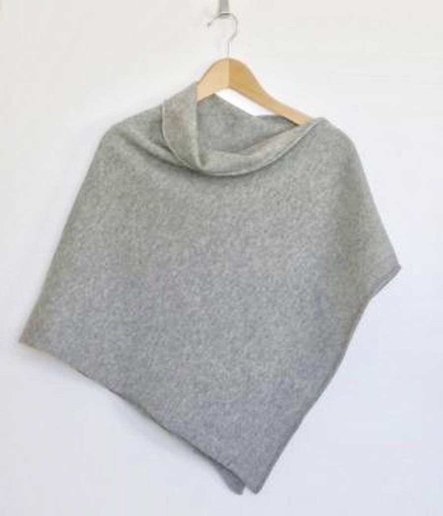 Poncho merino lambswool light grey 