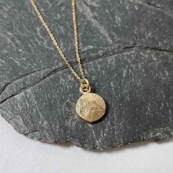 9ct gold circle pendant on a gold trace chain