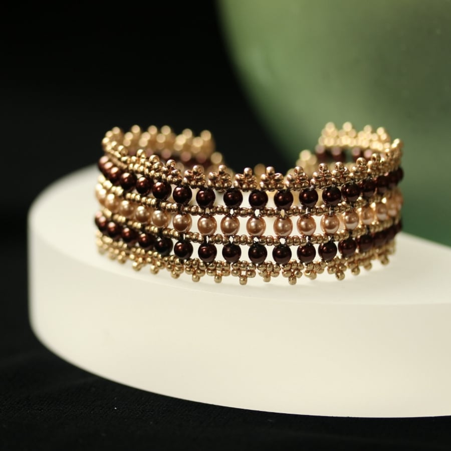 Elizabethan Pearly Bracelet in Cream, Brown and Gold